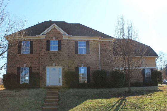 2600 square foot traditional home