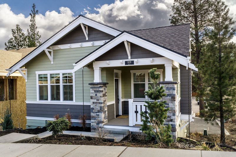 House Blueprint - Craftsman Exterior - Front Elevation Plan #895-55