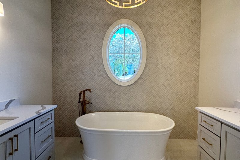 House Plan Design - Interior - Master Bathroom 1 for Cottage House Plan #437-134 - 4 bed, 3.5 bath