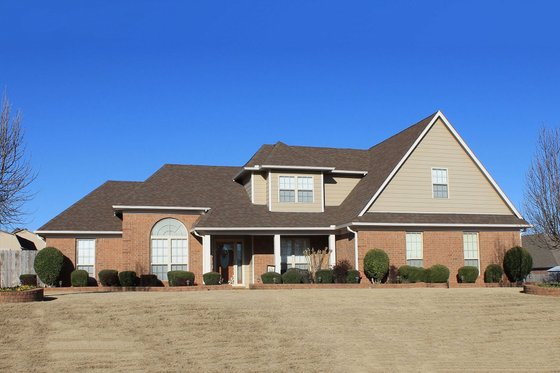 2400 square foot traditional home