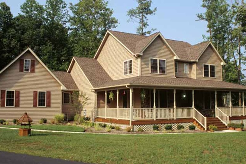 Country Style House Plan - 4 Beds 3 Baths 2252 Sq/Ft Plan #20-2041