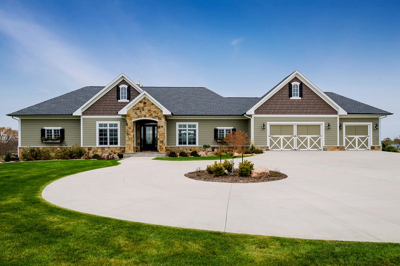 Architectural House Design - Ranch Exterior - Front Elevation Plan #70-1501