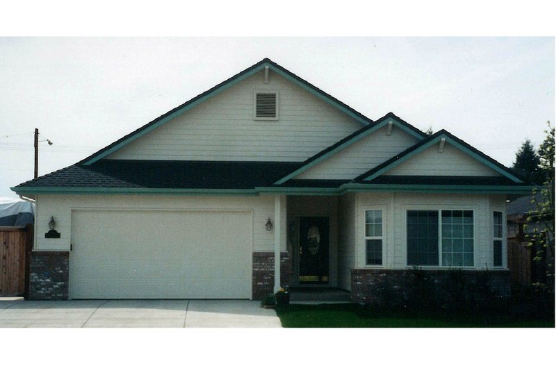 Dream House Plan - Country Exterior - Front Elevation Plan #124-399