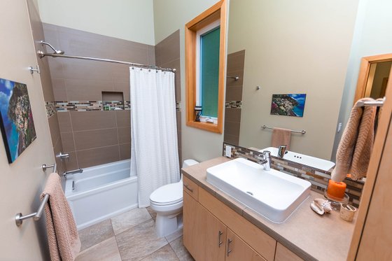 Interior - Bathroom 1 for Contemporary House Plan #1070-7 - 3 bed, 3 bath