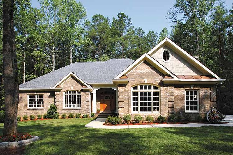 Dream House Plan - Traditional Exterior - Front Elevation Plan #56-541