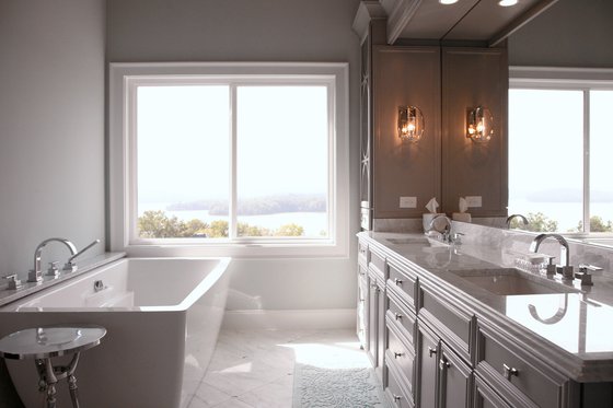 Interior - Master Bathroom for Southern House Plan #437-57 - 3 bed, 3.5 bath