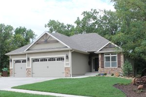Ranch Exterior - Front Elevation Plan #20-1869