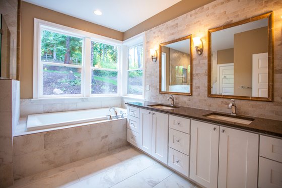 Interior - Master Bathroom for Ranch House Plan #1070-9 - 4 bed, 2.5 bath