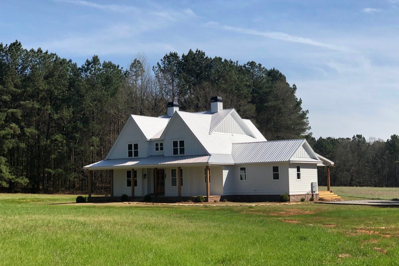 House Plan Design - Farmhouse Exterior - Front Elevation Plan #928-350