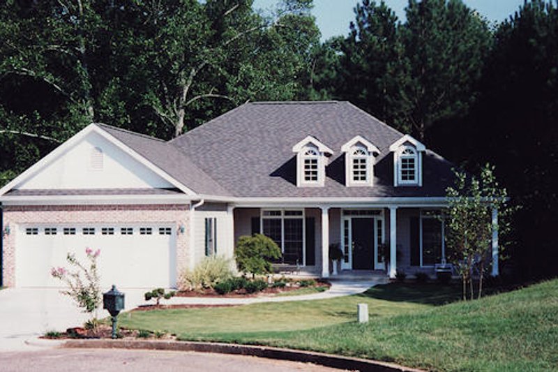 Dream House Plan - Country Exterior - Front Elevation Plan #437-13
