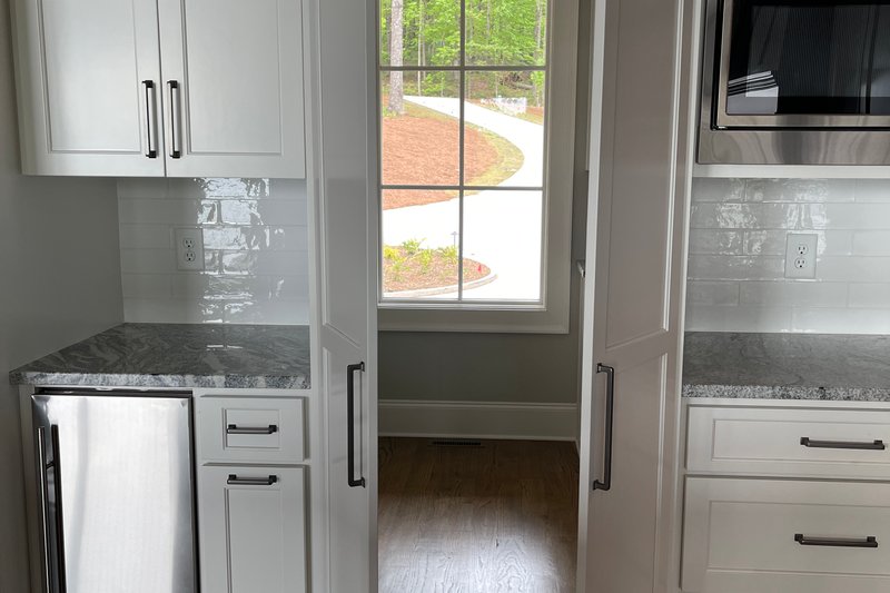 Architectural House Design - Interior - Kitchen 2 for Craftsman House Plan #437-124 - 3 bed, 3.5 bath
