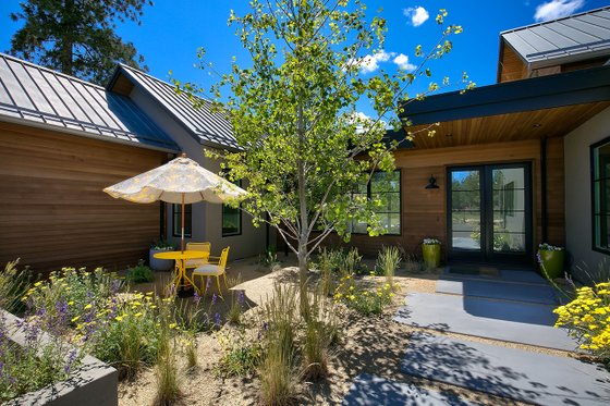 Exterior - Outdoor Living 1 for Contemporary House Plan #892-21 - 3 bed, 3.5 bath