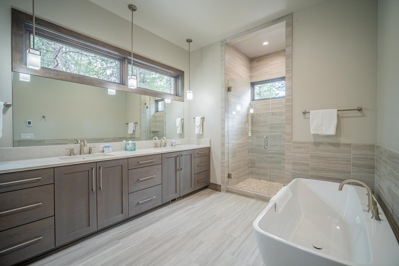 House Blueprint - Interior - Master Bathroom for Contemporary House Plan #892-43 - 4 bed, 4.5 bath