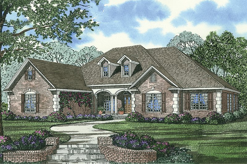 House Plan Design - Traditional home design front elevation