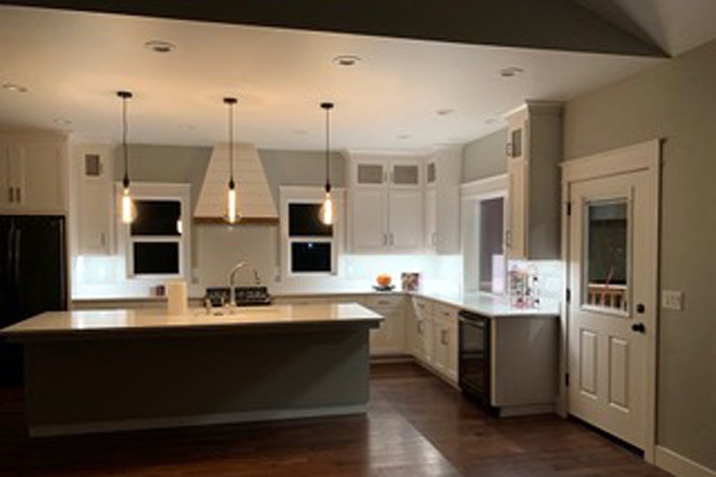 Dream House Plan - Interior - Kitchen 1 for Craftsman House Plan #124-1201 - 3 bed, 2 bath