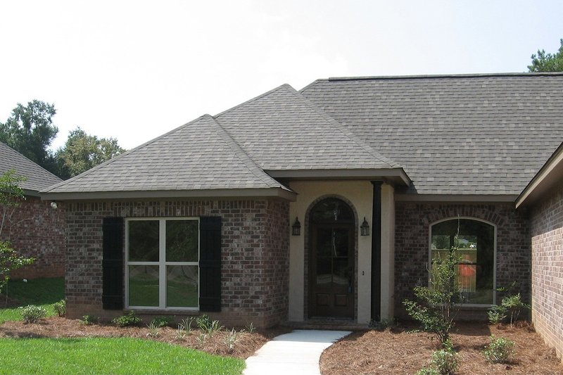 Dream House Plan - 1600 square foot Traditional home