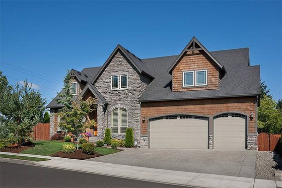 Front View - 2800 square foot Craftsman home