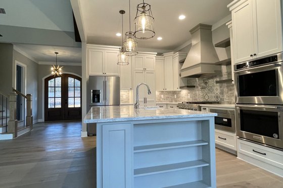 Interior - Kitchen 5 for Craftsman House Plan #437-111 - 4 bed, 3.5 bath