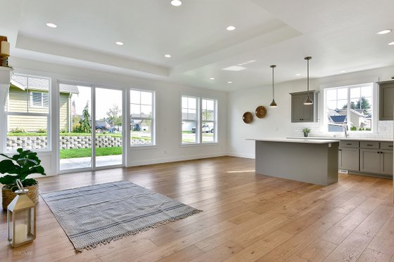 Interior - Family Room for Craftsman House Plan #1070-27 - 3 bed, 2 bath