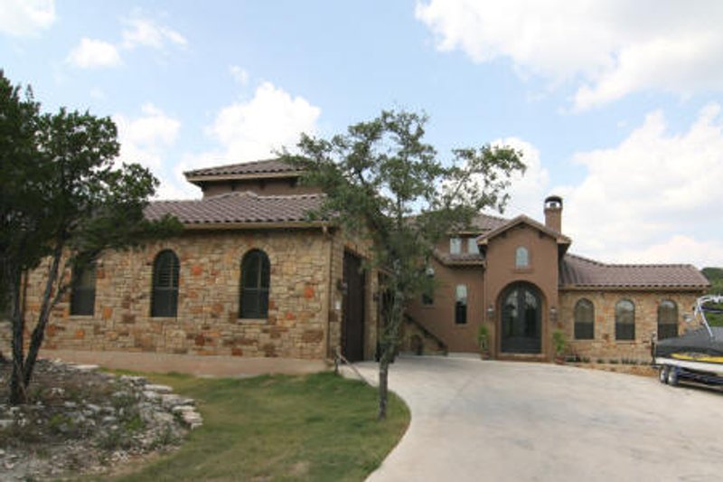 Home Plan - Mediterranean Exterior - Front Elevation Plan #80-197