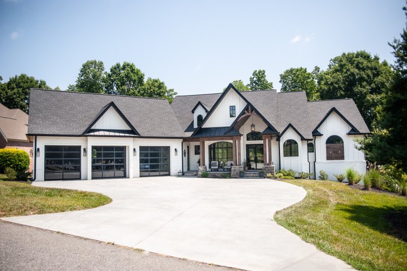 Dream House Plan - Craftsman Exterior - Front Elevation Plan #54-550