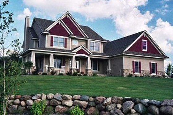 Traditional style home, elevation