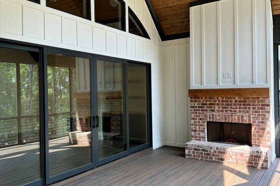 Exterior - Covered Porch for Craftsman House Plan #437-138 - 4 bed, 4.5 bath