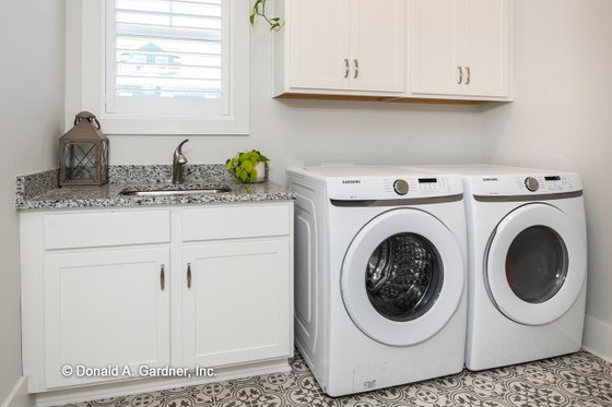 Interior - Laundry for Craftsman House Plan #929-1082 - 3 bed, 2.5 bath