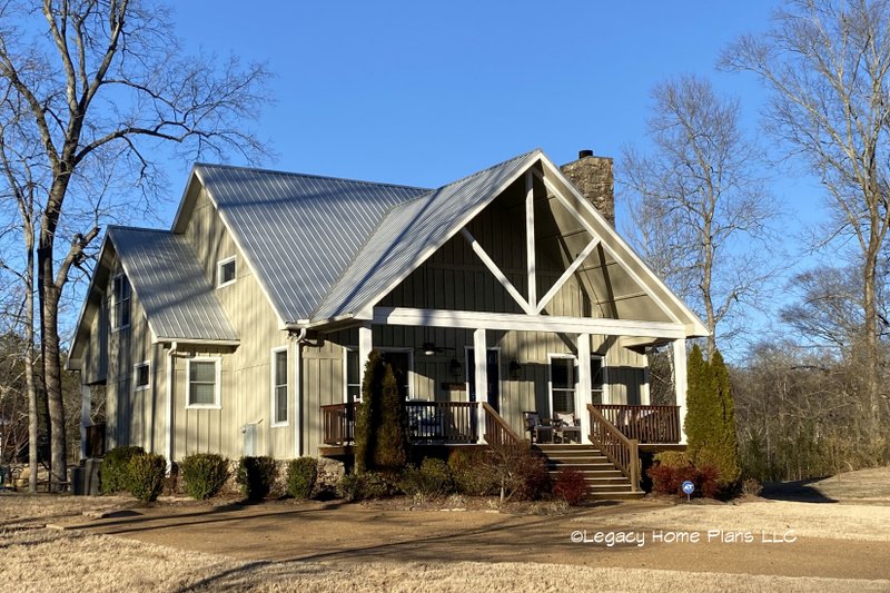 House Blueprint - Southern Exterior - Front Elevation Plan #932-811