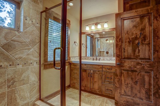 Interior - Master Bathroom 1 for Craftsman House Plan #892-29 - 3 bed, 3.5 bath