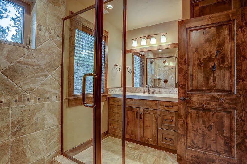 Dream House Plan - Interior - Master Bathroom 1 for Craftsman House Plan #892-29 - 3 bed, 3.5 bath