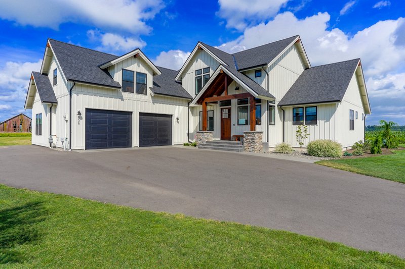 House Blueprint - Farmhouse Exterior - Front Elevation Plan #1070-104