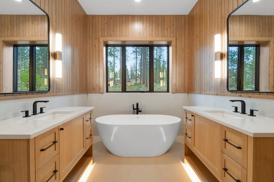 Interior - Master Bathroom for Craftsman House Plan #892-46 - 5 bed, 5.5 bath