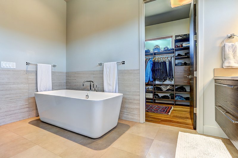 Dream House Plan - Interior - Master Bathroom 2 for Modern House Plan #892-12 - 3 bed, 3.5 bath