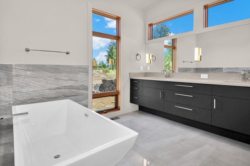 House Design - Interior - Master Bathroom for Modern House Plan #892-45 - 4 bed, 4.5 bath