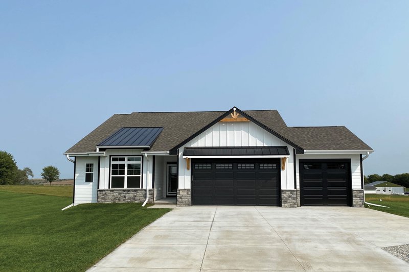 House Design - Modern Exterior - Front Elevation Plan #20-2475