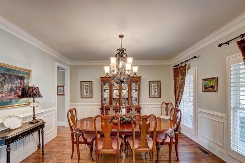 Home Plan - Interior - Dining Room for Traditional House Plan #437-118 - 4 bed, 3.5 bath