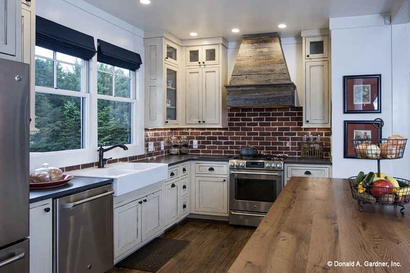 Home Plan - Interior - Kitchen for Country House Plan #929-8 - 3 bed, 2 bath