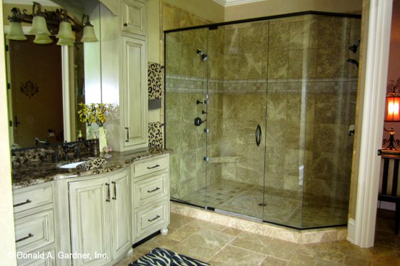 Interior - Master Bathroom for European House Plan #929-912 - 4 bed, 4 bath