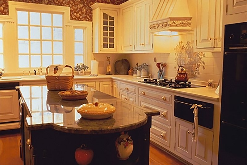 Dream House Plan - Interior - Kitchen for Southern House Plan #137-116 - 4 bed, 3.5 bath