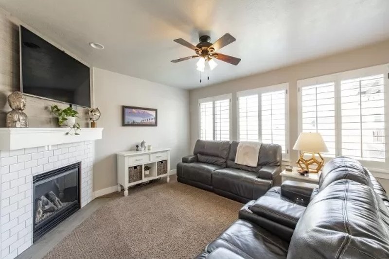 House Blueprint - Interior - Family Room 5 for Traditional House Plan #1060-4 - 3 bed, 2.5 bath