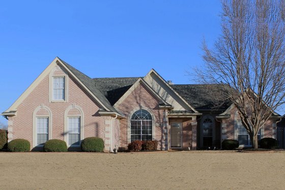 2100 square foot traditional home