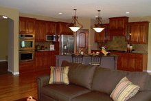 Architectural House Design - Traditional Photo Plan #320-500