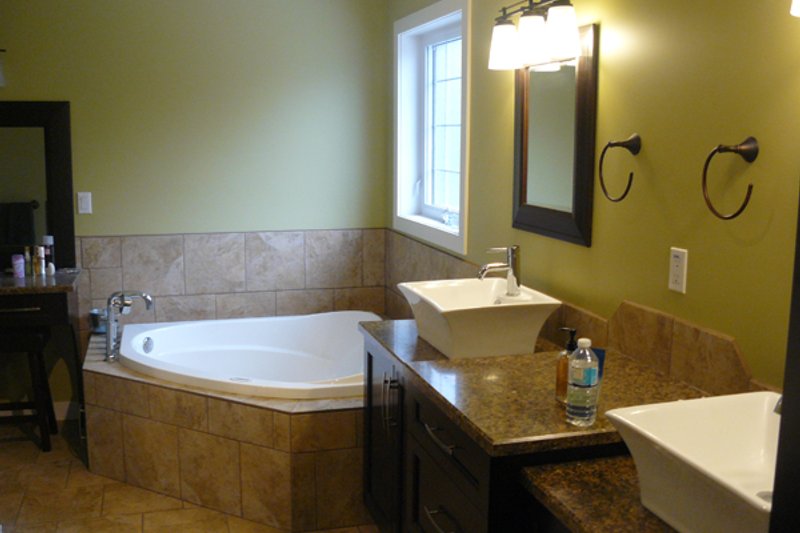 House Plan Design - Interior - Master Bathroom for Traditional House Plan #21-153 - 3 bed, 2 bath