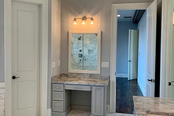 Interior - Master Bathroom 1 for Craftsman House Plan #437-96 - 4 bed, 4.5 bath