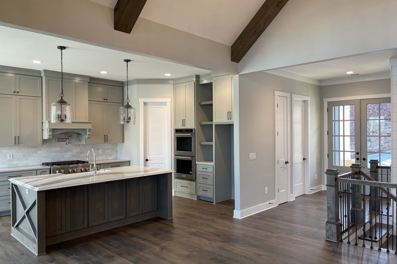 Architectural House Design - Interior - Family Room for Craftsman House Plan #437-114 - 4 bed, 4 bath