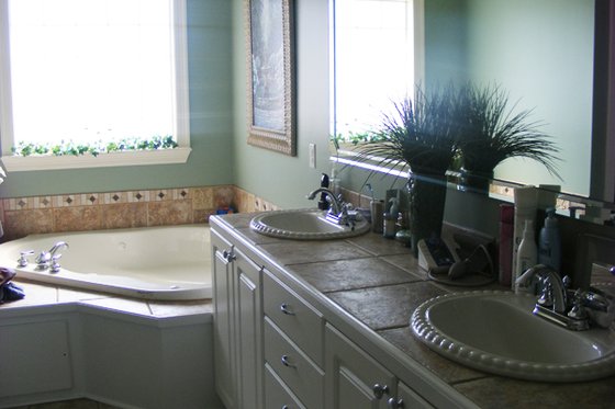 Interior - Master Bathroom for Southern House Plan #21-176 - 4 bed, 3 bath