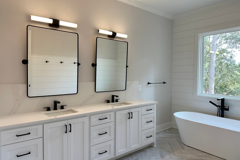Home Plan - Interior - Master Bathroom for Craftsman House Plan #437-132 - 3 bed, 2.5 bath