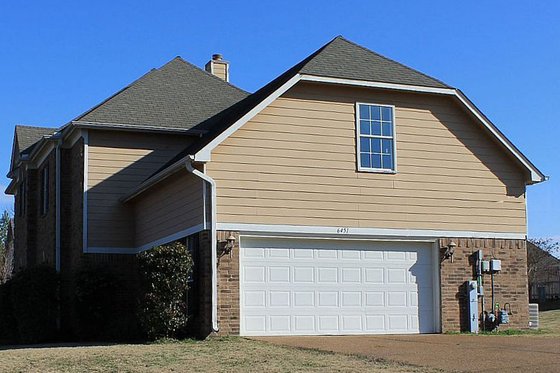 2600 square foot traditional home