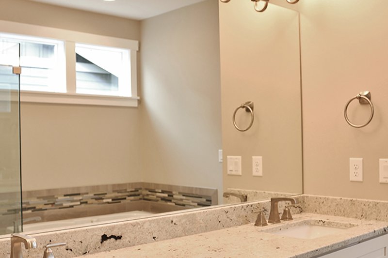 Dream House Plan - Interior - Master Bathroom 1 for Craftsman House Plan #1070-11 - 3 bed, 2.5 bath